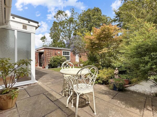 Butterfly Bungalow, Village Close, Farndon, Newark