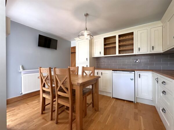 Butterfly Bungalow, Village Close, Farndon, Newark