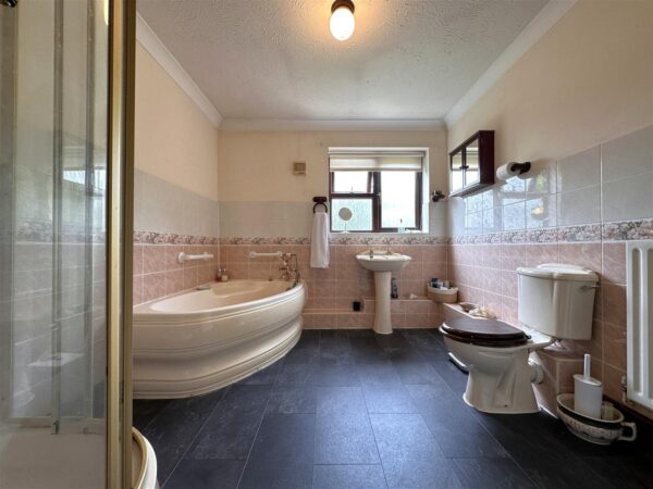 Maple House, School Lane, Claypole, Newark