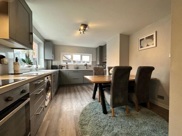 Wolfit Avenue, Balderton, Newark