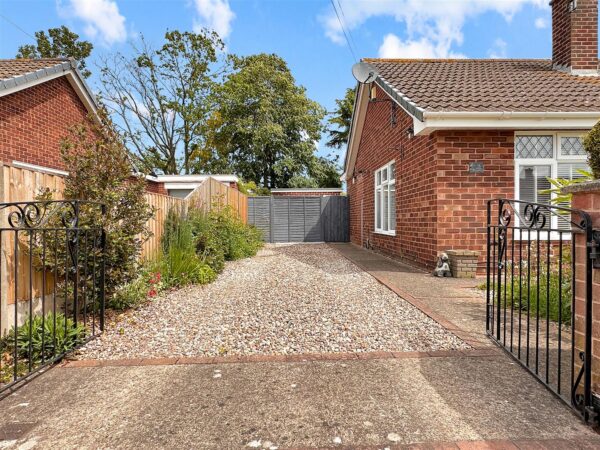 Butterfly Bungalow, Village Close, Farndon, Newark
