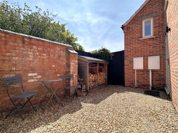 Gables End, High Street, Collingham, Newark