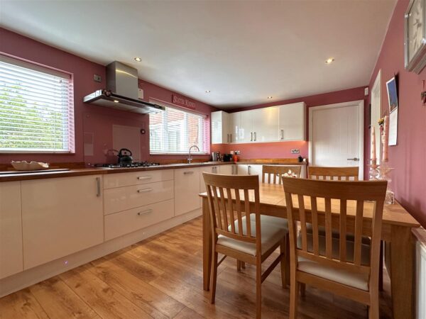 Revill Close, Claypole, Newark