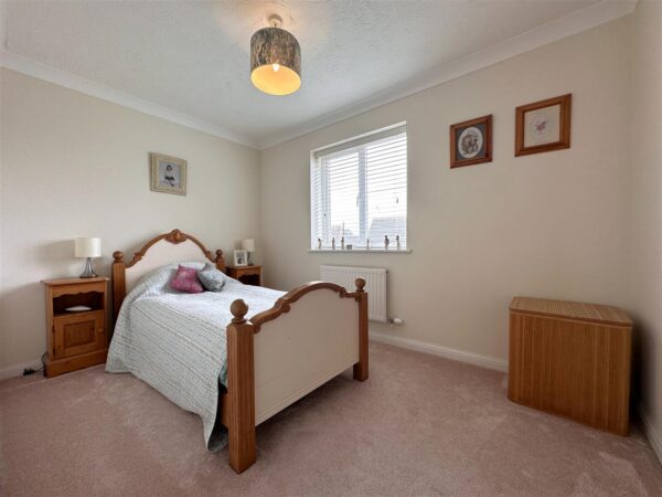 Revill Close, Claypole, Newark