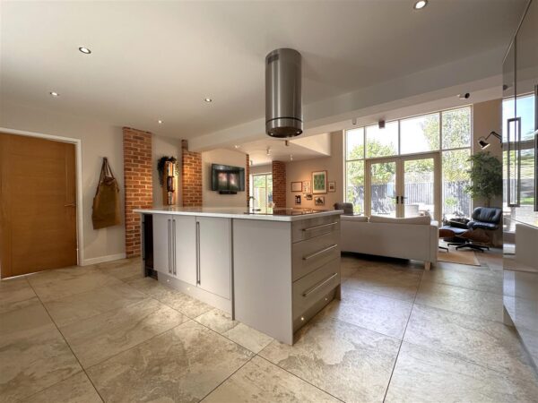 Gables End, High Street, Collingham, Newark