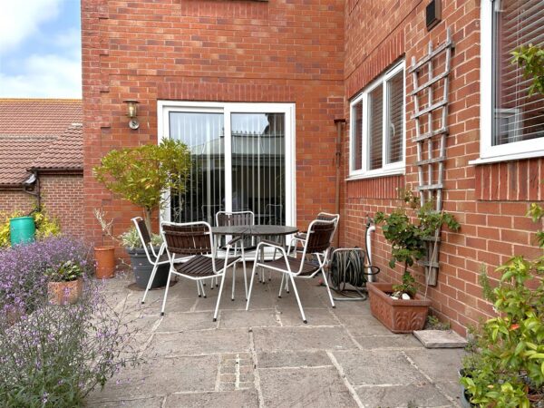 Revill Close, Claypole, Newark