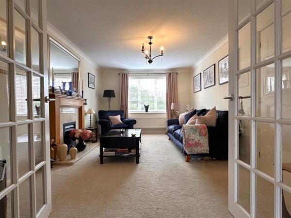 Revill Close, Claypole, Newark