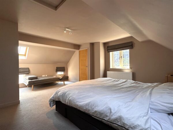 Gables End, High Street, Collingham, Newark