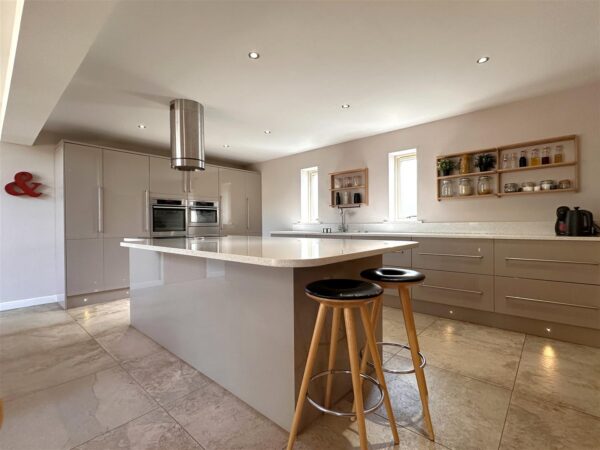 Gables End, High Street, Collingham, Newark