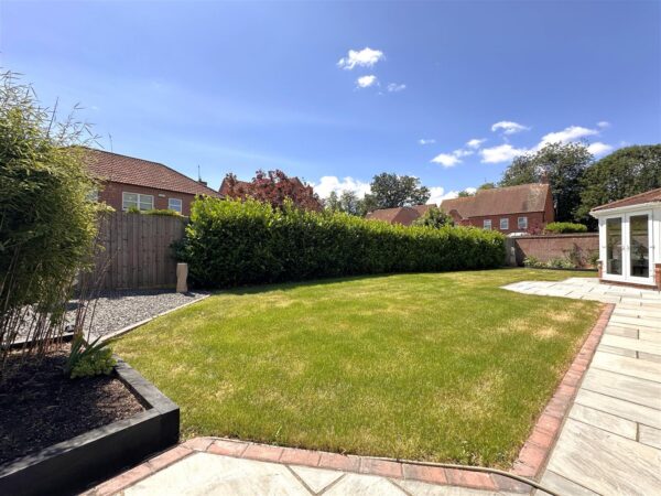 Collinson Lane, Fernwood, Newark