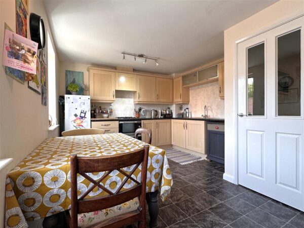 Rubys Walk, Fernwood, Newark