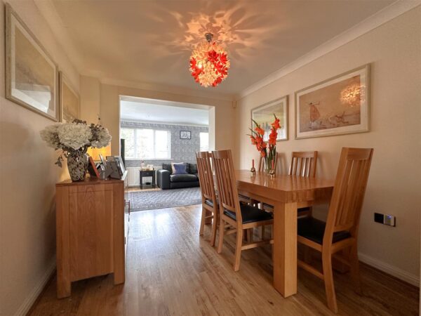 Revill Close, Claypole, Newark