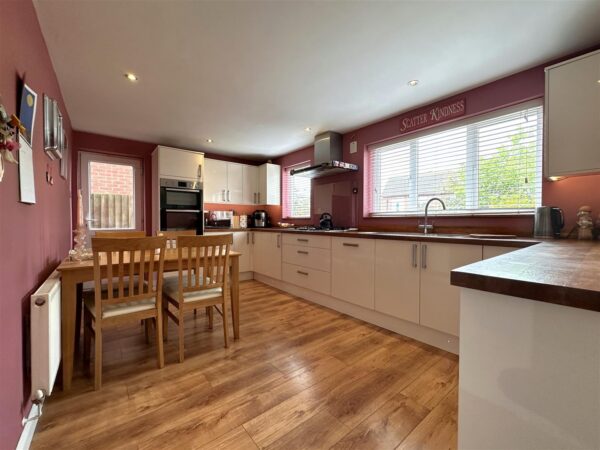Revill Close, Claypole, Newark