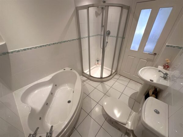 Revill Close, Claypole, Newark