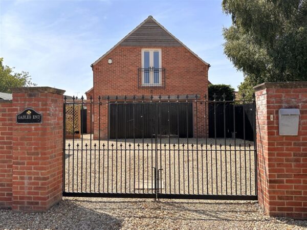 Gables End, High Street, Collingham, Newark