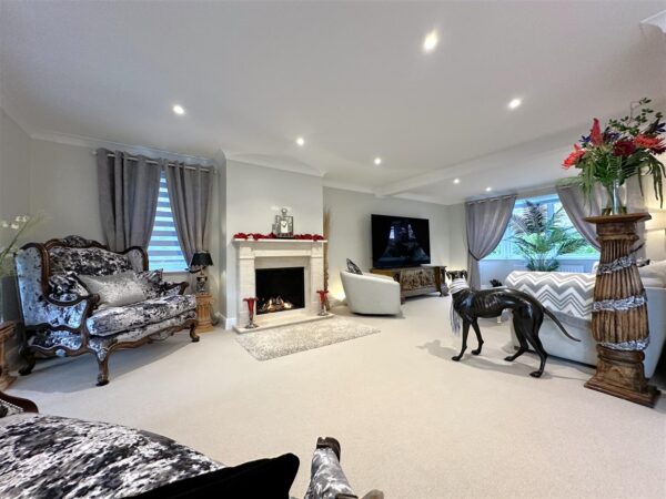 Collinson Lane, Fernwood, Newark