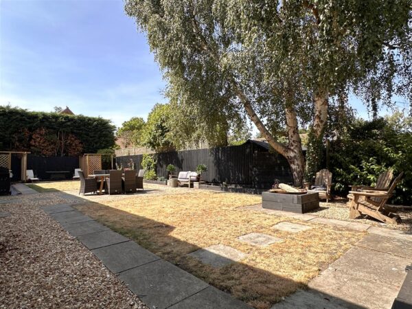 Gables End, High Street, Collingham, Newark