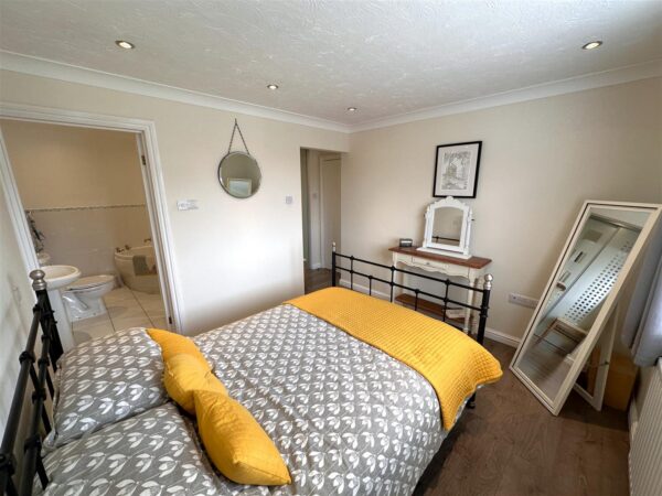 Revill Close, Claypole, Newark