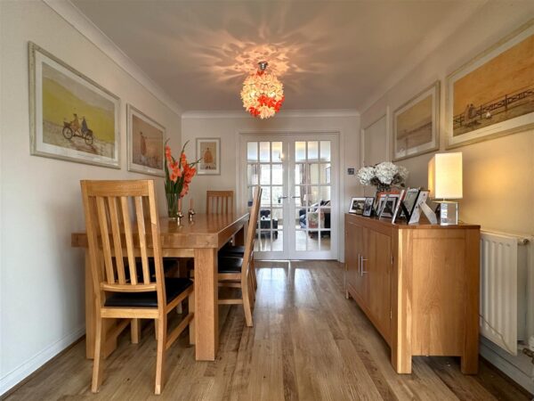 Revill Close, Claypole, Newark