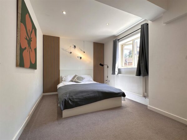 Gables End, High Street, Collingham, Newark