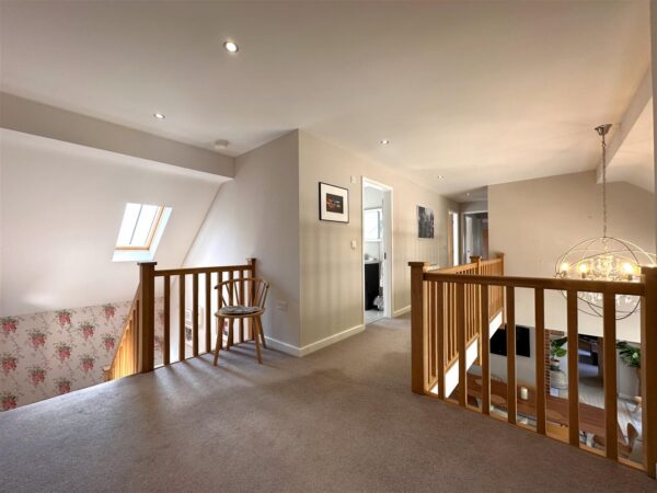 Gables End, High Street, Collingham, Newark