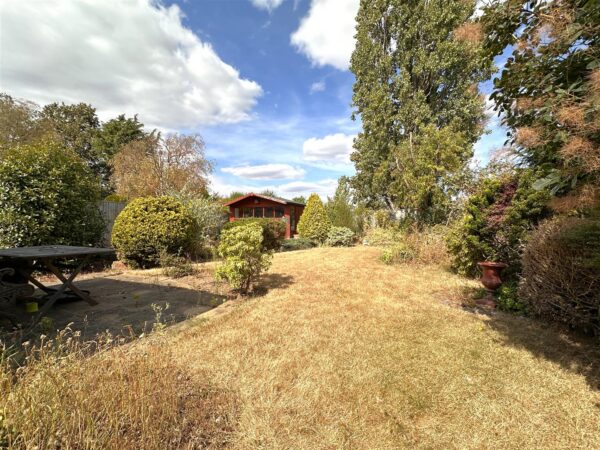 Village Close, Farndon, Newark
