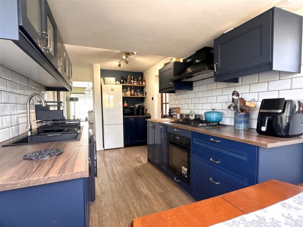 Village Close, Farndon, Newark