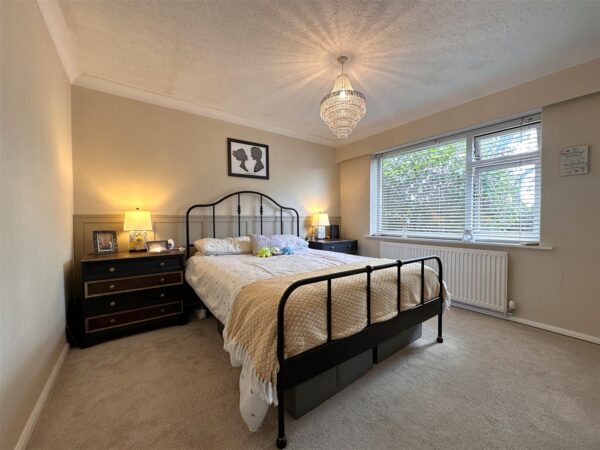 Village Close, Farndon, Newark