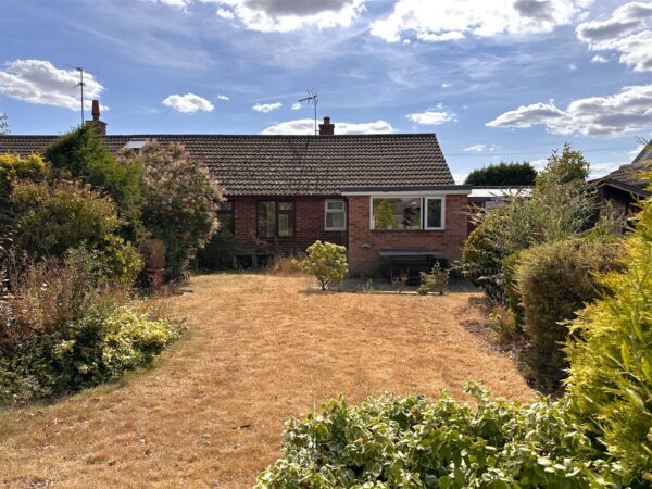 Village Close, Farndon, Newark