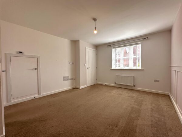 Charters Drive, Middlebeck, Newark