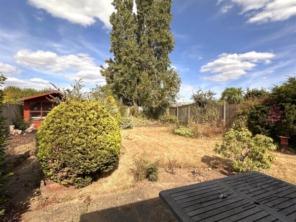 Village Close, Farndon, Newark