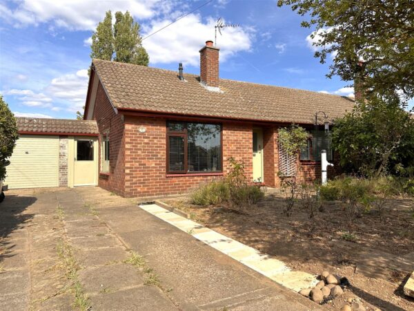 Village Close, Farndon, Newark
