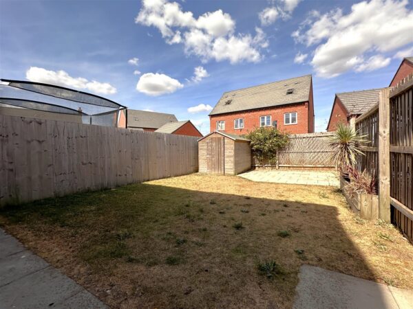 Charters Drive, Middlebeck, Newark