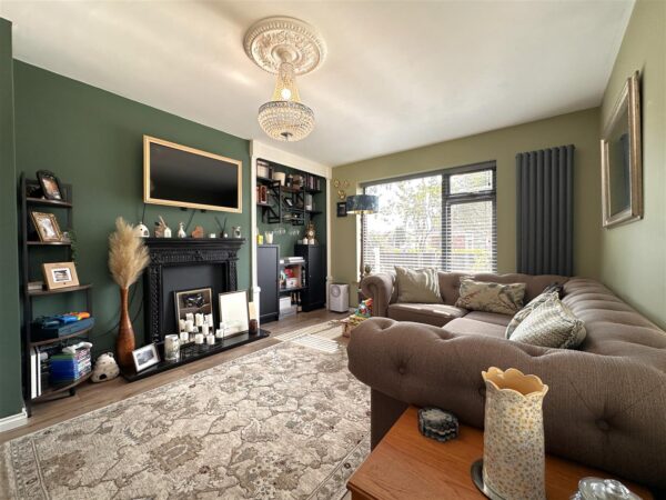 Village Close, Farndon, Newark