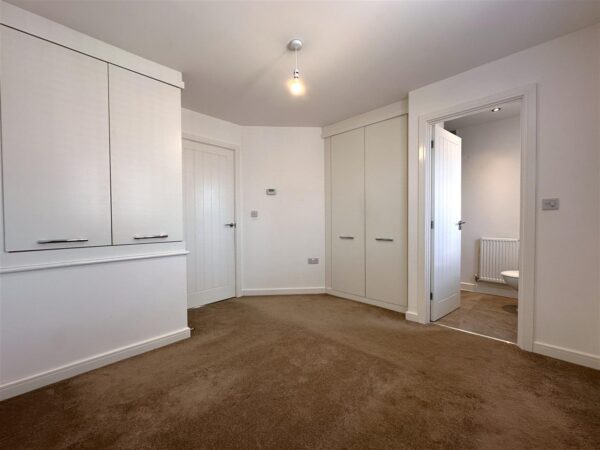 Charters Drive, Middlebeck, Newark