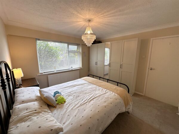Village Close, Farndon, Newark