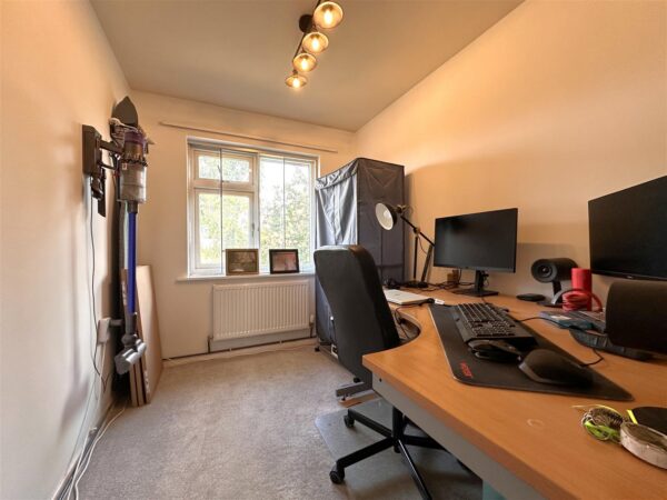 Village Close, Farndon, Newark