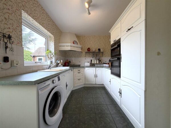 Cartref, Station Road, Collingham, Newark