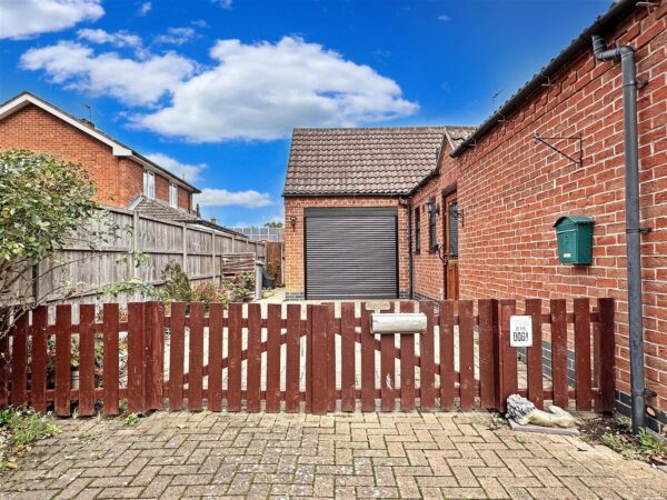 Vicarage Gardens, Balderton, Newark