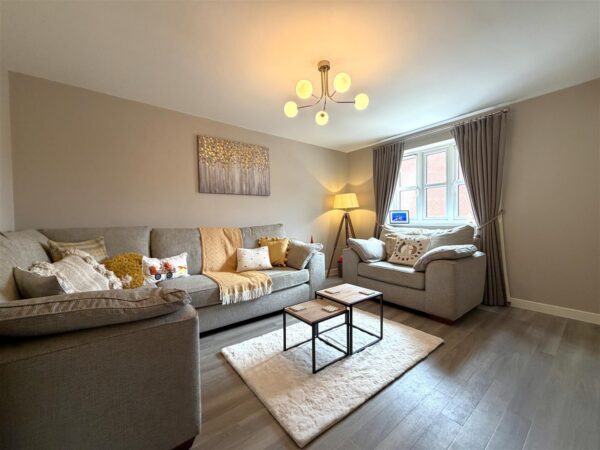 Charters Drive, Middlebeck, Newark