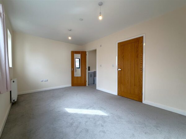 Bainbridge Court, Newark
