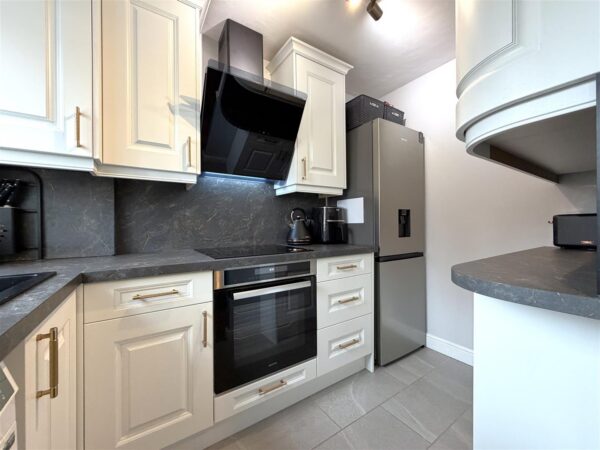 Hayside Avenue, Balderton, Newark