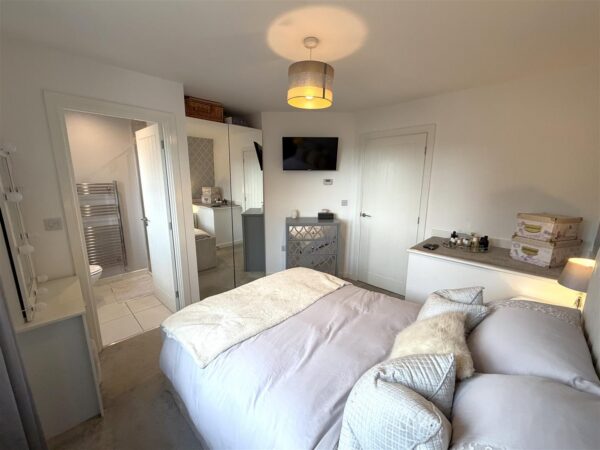Charters Drive, Middlebeck, Newark