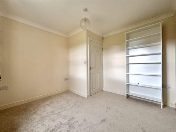 Vicarage Gardens, Balderton, Newark
