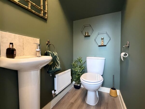Charters Drive, Middlebeck, Newark