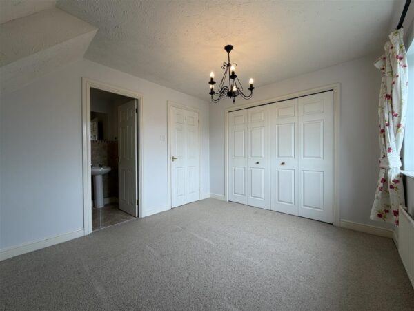 Mead Way, Balderton, Newark