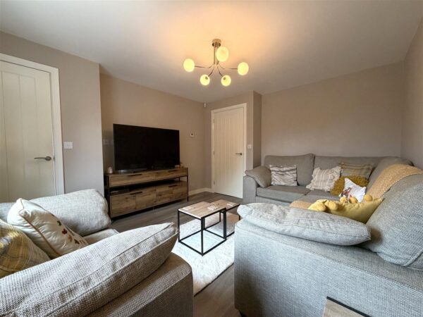 Charters Drive, Middlebeck, Newark