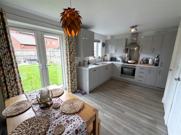 Charters Drive, Middlebeck, Newark