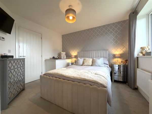 Charters Drive, Middlebeck, Newark