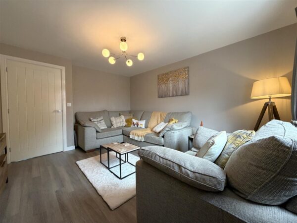 Charters Drive, Middlebeck, Newark